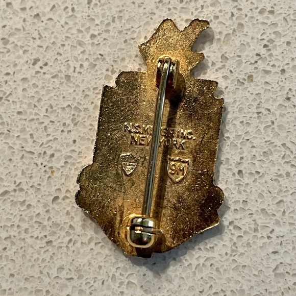 Vintage US Army Pin First In War First In Peace - Picture 5 of 5